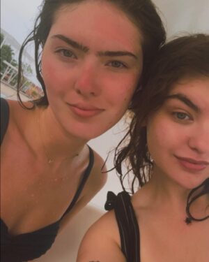 Lyliana Wray Instagram - Under the sea 🐠