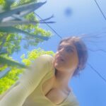 Lyliana Wray Instagram - Loving the sunshine ☀️ What’s your favorite season?