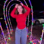 Lyliana Wray Instagram - Happy holidays💚❤️