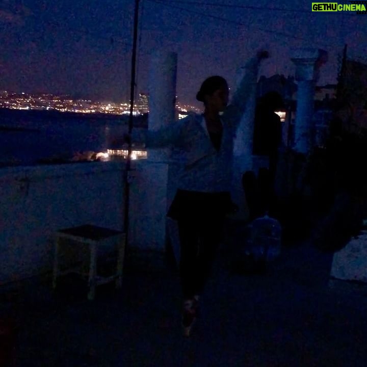 Lyna Khoudri Instagram - à toute l’equipe régie d’Houria. Parce que sur les tournages j’ai deux vies : actrice et régisseuse. Merci Virginie ma formatrice. Merci de m’avoir fait kiffer en m’intégrant à ton équipe et d’avoir été dévouée nuit et jour pour ce film. À toute l’équipe technique. High Sea, the Ink, Shot in Mars, Scope, Tayda. Les meilleures danseuses Leïla, Sonia, Camila, Sofia, Maëlys, Rebecca 🩰 Tous nos figurants de Marseille et d’Alger. Antoine Valette mon professeur de langue des signes. Merci à la jeunesse algérienne et à l’équipe de Papicha , vous nous avez inspiré ce film. Aux femmes. Aux algériens. À mon pays 🇩🇿 On ne parle pas souvent de tout l’amour qui nous lie. Du long chemin qu’on traverse ensemble , main dans la main pour réussir à fabriquer un film , à vous raconter une histoire. Souvent on ne vous parle que du résultat final. Mais le plus beau , le plus important , c’est aussi ça. 🤍