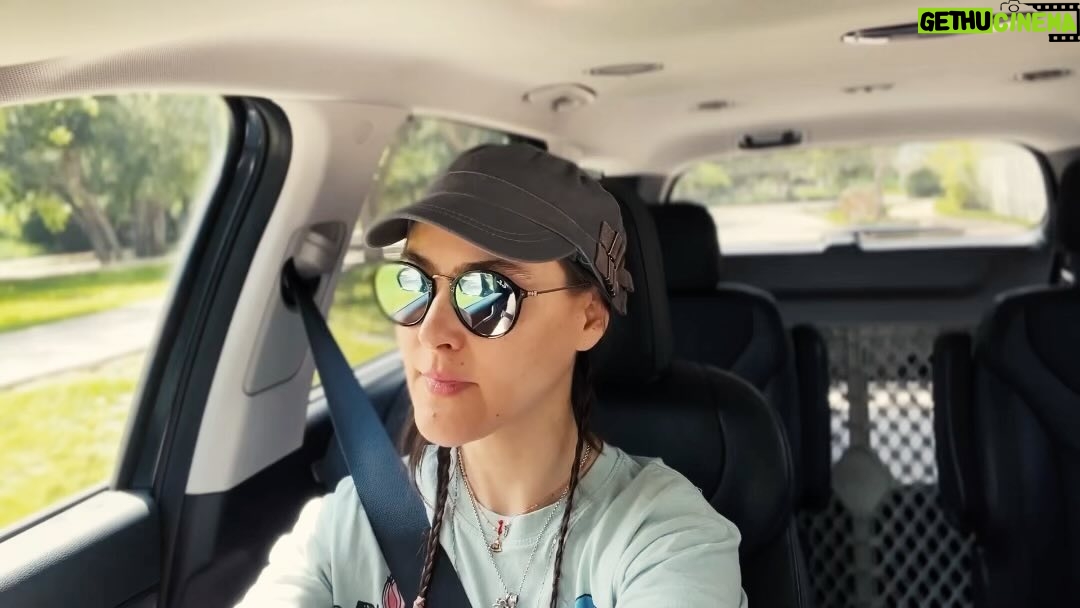 Lynda Thomas - 5.9K Likes - Esta canción, por alguna razón me pone muy sentimental 😌
“En algún lado”, es un temazo de Carlos Lara y que forma parte del bagaje de los híper talentosos @oficialov7
Lo que nadie sabía ( hasta hoy) es que yo grabé el demo junto con un artista increíble llamado @facundomontimusic para que fuera presentado a la disquera 😉
Este es el demo original y sobre el cual me atrevo a cantar de nuevo como un pequeño homenaje a esta banda que están festejando 30 años de éxito 🙌🏻
Si te la sabes, cántala conmigo! 😜
#memories #nostalgia #ov7 #musica #lyndathomasoficial @ariborovoy