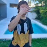 Lynda Thomas Instagram - A mi compañero de viaje le gusta a veces hacerse el “chistocito” y tomarme fotos en situaciones como esta 🤨 Me ha tomado fotos durmiendo toda “cuajada” ( tipo Homero Simpson) 😳 o en fachas que me hacen parecerme a “La Chimoltrufia” 😩 El dice que es para “preservar el momento” pero yo sé que lo hace nada más por fregar🤷🏻‍♀️ Afortunadamente siempre las borra o a lo mejor es lo que quiere hacerme creer 😳 Alguien más aqui tiene “chistocitos” en la familia? 🥸 #silly #lol #funny #lyndathomasoficial