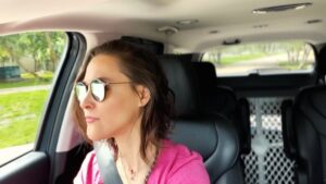 Lynda Thomas Instagram - 🎧

“Ay ay ay” es parte del último álbum que hice antes de irme (“Polen” ) y creo que es una canción que después de tantos años, sónicamente sigue siendo muy vigente.

Es una de las canciones que estamos regrabando, y esta vez será a dueto con un cantautor a quien respeto y admiro un montón 😉

No hay nada como cantar en el auto😜, es divertido y además, terapia gratis 😊

Feliz nostalgia 🙏

#tbt #memories #nostalgia #music #lyndathomasoficial