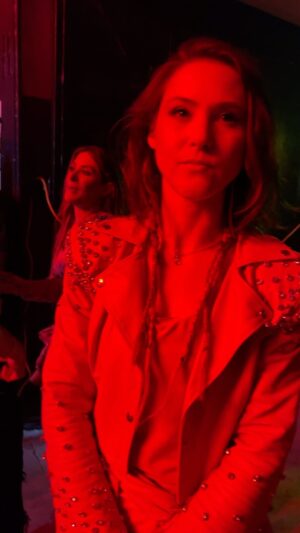 Lynda Thomas Instagram - Atrás del escenario, hay un universo alterno donde todo debe estar siempre perfecto para que tú puedas vivir a flor de piel, este @90spoptour .

De nuevo, muchas gracias Mérida, por tanto cariño 🙏

#musica #backstage #music #lyndathomasoficial