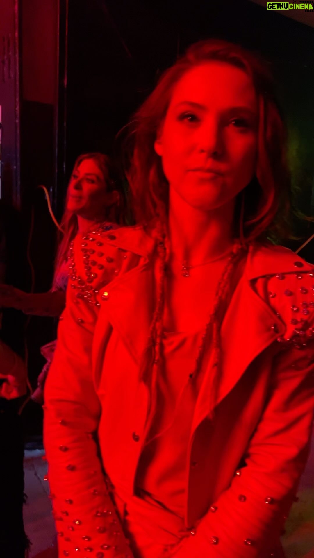 Lynda Thomas - 7.1K Likes - Atrás del escenario, hay un universo alterno donde todo debe estar siempre perfecto para que tú puedas vivir a flor de piel, este @90spoptour .
De nuevo, muchas gracias Mérida, por tanto cariño 🙏
#musica #backstage #music #lyndathomasoficial