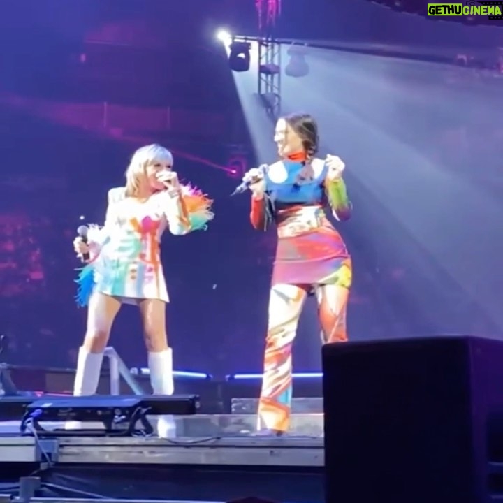 Lynda Thomas - 5.8K Likes - 🎧
Hoy es super jueves de #tbt en la Arena Ciudad de México 😊
Donde estaremos festejando la quinceava presentación del #90spoptour en este recinto 🙌🏻
Por cierto, esto que escuchas es un pedacito de una de las dos nuevas versiones de “Dile” 😮
Es mi regalo para este verano, espéralas muy pronto 😉
Feliz nostalgia! 🙌🏻
#music #musica #tbt #nostalgia #lyndathomasoficial