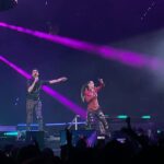 Lynda Thomas Instagram - Siempre he pensado que artistas como @bennyibarra , nacieron con un micrófono en la mano. Es realmente divertido compartir escenario con este multi instrumentista, compositor y además excelente cantante. Sin duda, el @90spoptour está resultando una experiencia inolvidable al estar rodeada de tantos compañeros talentosos. Gracias a cada uno de ellos por seguir arropándome y mostrarme tanto cariño 😊 Larga vida! #music #musica #grateful #fun #lyndathomasoficial #malditatimidez