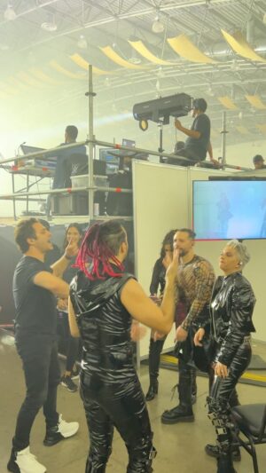 Lynda Thomas Instagram - Este es el ambiente en backstage en cada concierto del @90spoptour 

Mis compañeros son incansables y siempre están en el mejor mood 😜

Para un caracol introvertido como yo, esto es una experiencia que agradezco y valoro.

Muchas gracias a todos y cada uno de ellos porque han hecho de esta parte de mi viaje, una aventura inolvidable ☺️

Larga vida!

@ariborovoy @federicaquijano @apioquijano @alexrosaldo @sergioofarrill @90spoptour 

#music #fun #backstage #lyndathomasoficial
