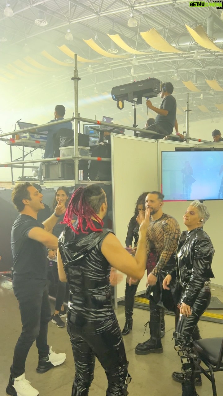 Lynda Thomas - 9.1K Likes - Este es el ambiente en backstage en cada concierto del @90spoptour
Mis compañeros son incansables y siempre están en el mejor mood 😜
Para un caracol introvertido como yo, esto es una experiencia que agradezco y valoro.
Muchas gracias a todos y cada uno de ellos porque han hecho de esta parte de mi viaje, una aventura inolvidable ☺️
Larga vida!
@ariborovoy @federicaquijano @apioquijano @alexrosaldo @sergioofarrill @90spoptour
#music #fun #backstage #lyndathomasoficial