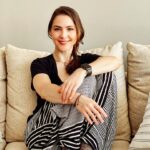 Lynda Thomas Instagram - Es la temporada en que muchos caen en cierta especie de depresión cuando ven a otros presumir sus vacaciones. Está bien sentir frustración por no tener la posibilidad de salir o divertir a los tuyos cuando la mayoría está enmedio de la fiesta. Pero solo por un minuto. No permitas que el espejismo que generan las redes, te desvíe de tu propósito o te sientas avergonzado por un momento que seguramente pronto va a cambiar. Los días difíciles se irán o los sacrificios que hoy haces para lograr algo más importante, pronto darán frutos. Siempre habrá otro instante para que la persona en esas fotografías seas tú. Todo llega y nada es para siempre 🙏 #keepgoing #focus #lyndathomasoficial