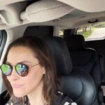 Lynda Thomas Instagram - Me creerían si les dijera que esta es la primera vez que intento cantar “Lo mejor de mí” después de tantos años? 😳 Cuando hicimos “Polen” yo era otra persona, y aunque el fuego sigue ardiendo, ya no es un incendio incontrolable sino una hoguera que me mantiene viva. Hay canciones que en aquel momento reflejaban mis demonios que con el tiempo, se han vuelto como yo, menos inestables y más perceptivos. El reflejo ante el espejo parece el mismo pero lo que nos ha tocado vivir, las cicatrices y las memorias, nos han cambiado por dentro, para bien y a veces no tanto. En fin, que hoy es jueves de nostalgia. #tbt #memories #nostalgia #lyndathomasoficial