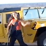 Lynda Thomas Instagram - Hace apenas 22 años estábamos en la mágica Región del Pinacate ( Sonora), grabando el video de “A mil por Hora” 😊 Dirigido por el buen @pedrodamian01 , asistido por mi querido @luisluisillom, es quizás, el video que más he disfrutado Gracias a ustedes y a la maravillosa novela que produjo Pedro y protagonizó @anahi y @kunobp , “A mil por Hora” se convirtió en un éxito que toda una generación aún recuerda. Feliz jueves de nostalgia 🙌🏻 #tbt #nostalgia #music #memories #lyndathomasoficial