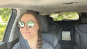 Lynda Thomas Instagram - 🎧

Tenía 15 años cuando lanzamos el álbum de “Un Grito en el Corazón”. ( Hace 25 años😱)

Ahí venía “Bang Bang” , un éxito radial que también bailaban un montón en muchos antros 😊

Sin duda, mi canción uptempo favorita de este álbum y nada más por eso, estoy por terminar una nueva versión 🙌🏻

Por ahora, aquí te la dejo cantándola como loquita en el auto 😜 para hacerte recordar otros momentos de tu vida.

Si eres noventero, levanta la mano! 🙋🏻‍♀️

Feliz nostalgia! 😉

#tbt #memories #nostalgia #lyndathomasoficial