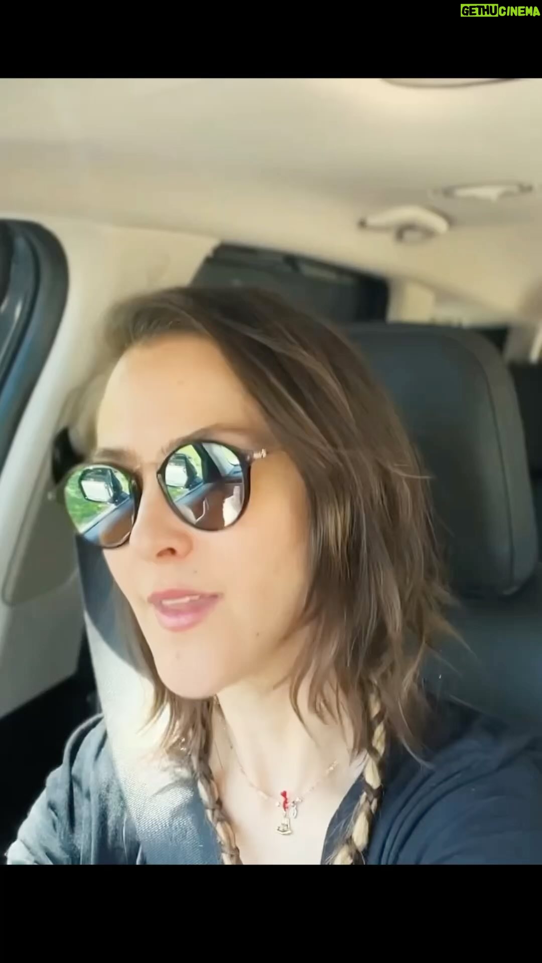 Lynda Thomas - 11.5K Likes - 🎧 Tenía 14 añitos cuando lanzamos mi primer sencillo “Gira que Gira” en 1996 😊
Nunca deja de sorprenderme como muchos de ustedes me siguen platicando como formé parte de su infancia o adolescencia
Y es que crecimos juntos, aunque la vida nos haya llevado por diferentes rumbos 😌
Hoy nos comenzamos a encontrar de nuevo y seguramente tenemos mucho que contar.
Feliz jueves de nostalgia 🙌🏻
#tbt #nostalgia #singinginthecar #lyndathomasoficial