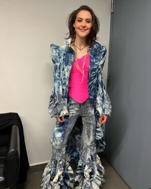 Lynda Thomas Instagram - Que tal mi nuevo outfit para abrir esta noche en la Arena con el @90spoptour ? ( @leonardomenamx )
#ready #fun #music #lyndathomasoficial