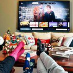 Lynda Thomas Instagram - Esta es la manera como mi pequeña tribu y yo decidimos que queríamos recibir el año que llega. Viendo películas en pijama 😊 Donde quiera que estés y como quiera que hayas decidido comenzar este 2022, deseo que te encuentres al lado de quienes más amas. Larga vida! 🥂 #happynewyear #2022 #grateful #lyndathomasoficial