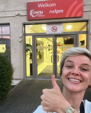 Lynn Van Royen Instagram - Na 3 jaar opleiding zwaaien we hier af! Herborist en kruidenverwerker Van Royen, zeg ik u! 🙌🏼🥳🤩