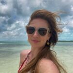 Lynn Collins Instagram - #bahamas in my heart 🩵🌴🩵 #photodump 😘 #swimwear @biliblond and @tropicofc