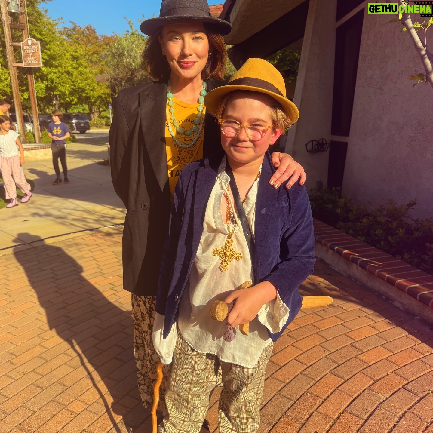 Lynn Collins Instagram - Congratulations to the glorious cast of @shakespearekids The Tempest! “Our revels are now ended.” …but can’t wait for more to come! #shakespeare #thetempest #play #proudmama #theatre #theater #stage #stageplay #art #education