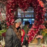 Lynn Collins Instagram - #happyvalentinesday belated … cast got the flu so we have been laying low but it was a week of love and friendship leading up to it for sure! 🌹🌹🌹🌹🌹🌹🌹🌹🌹