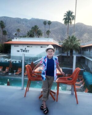 Lynn Collins Instagram - @thetwist.palmsprings THANK YOU for helping me #pregame for this birthday 💕🧡💕
The hospitality and chill vibes were a sweet balm to my soul 🩵 🩶 🩵 🩶 🩵 🩶 🩵 🩶🩵

Thank you @hilovetravel for the super cool #crossbodybag 🩶

#palmsprings #poolside #stars #palms @vionicshoes #happybirthday #pink #desert #desertlife @vans