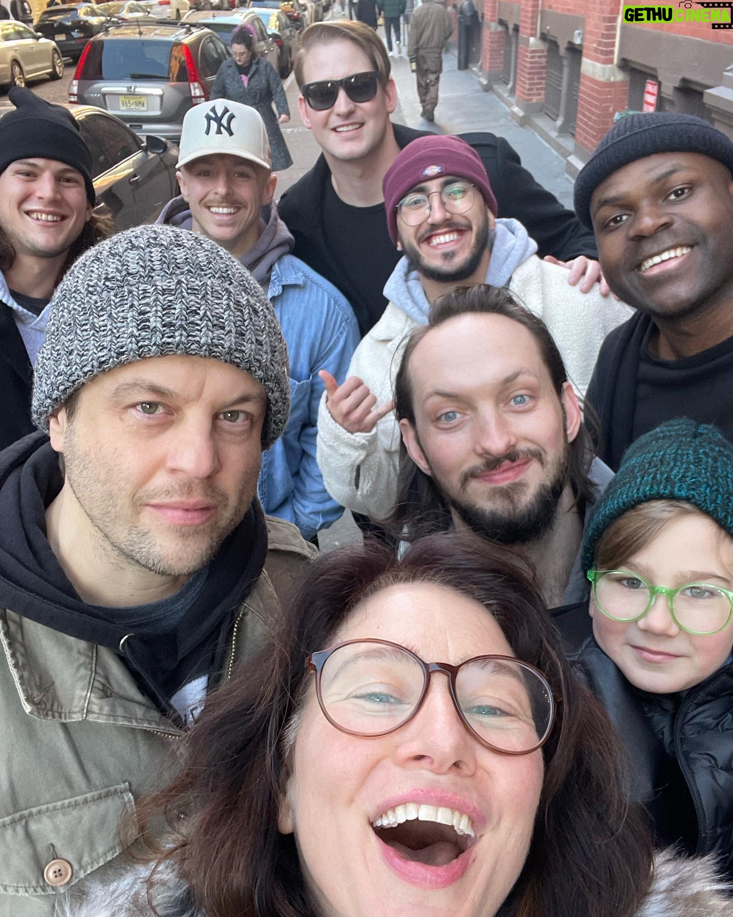 Lynn Collins Instagram - #happyvalentinesday belated … cast got the flu so we have been laying low but it was a week of love and friendship leading up to it for sure! 🌹🌹🌹🌹🌹🌹🌹🌹🌹