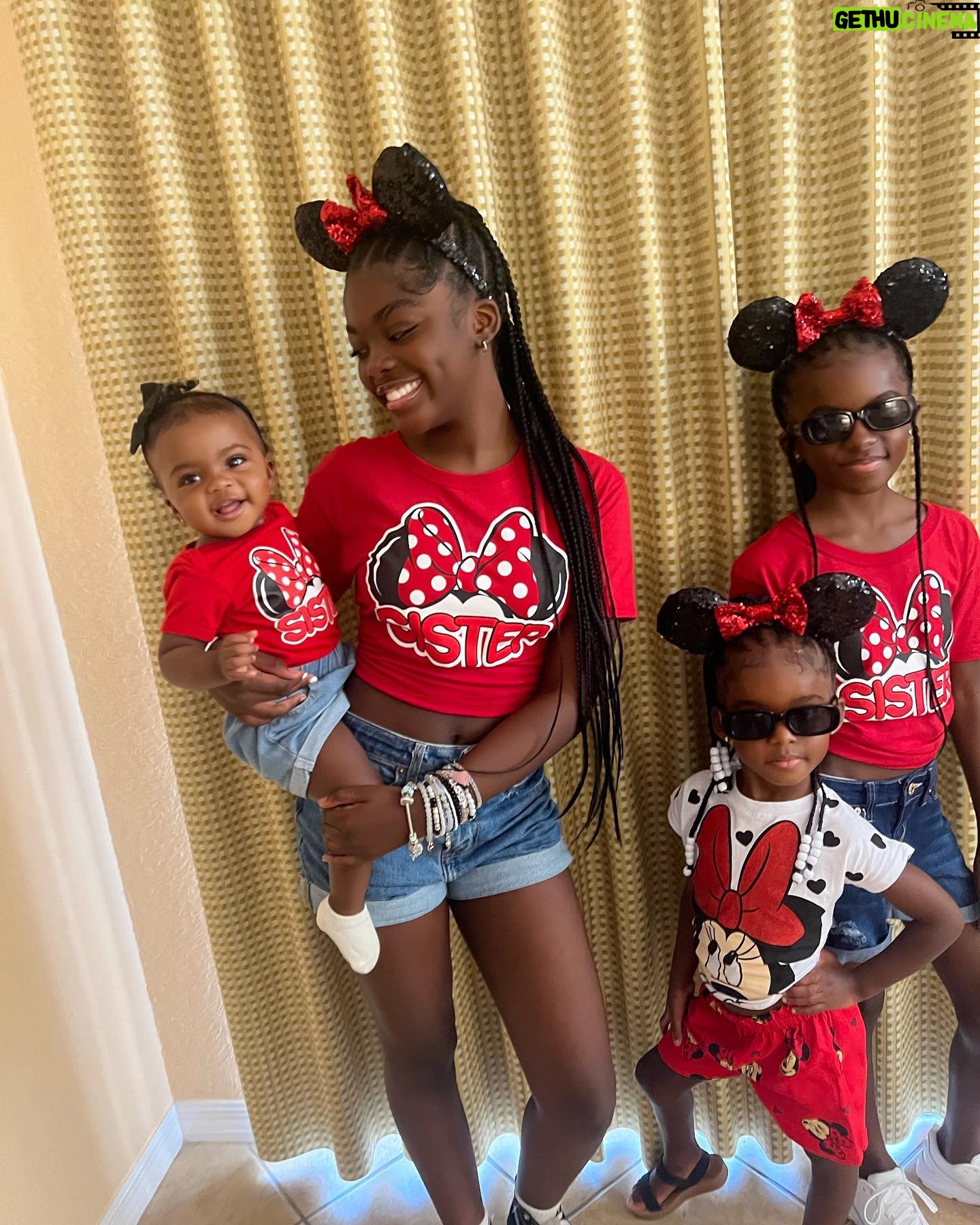 Lyric Hurd - 6K Likes - The Hurd girls take Disney. ❤️🖤🖤