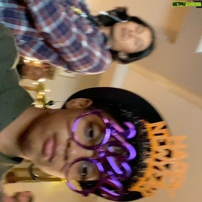Lyric Ross - 2.5K Likes - Happy New Years Everybody🎊!! How did you go into 2020?