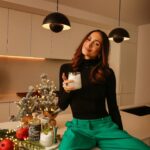 Lysandre Nadeau Instagram – 🎉 ✨ Cocktails festifs ! ✨ 🎉⁠
Nous sommes ravis de partager avec vous une collaboration⁠
pétillante pour le temps des Fêtes ! ⁠
En compagnie de @lysandrenadeau et @zonemaison , nous vous avons concocté un mocktail festif, parfait pour égayer vos soirées. ⁠
Avec les délicieux produits sans⁠
alcool de @Statera_spirits , vos papilles seront émerveillées tout en gardant une ambiance festive! 🍸 🌟 ⁠
Chaque gorgée dans les verres old fashion Ardea de chez @zonemaison sera un moment de pur⁠
plaisir esthétique et gustatif. 🥂⁠
⁠
#cocktails #stateraspirits #zonemaison #mocktails #mocktailrecipe