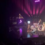 Lysandre Nadeau Instagram - Énorme merci pour ces deux incroyables soirées, Gatineau. À nos invités d’amour aussi: @cassandra.bouchard, @emylalune, @aulitavecannemarie, @kingpreachthepetty et @melaniecouturehumoriste. 🤍 Pis à toute notre gang du @studio.sf_ et à la @salleodyssee. On a déjà tellement hâte aux prochains shows!