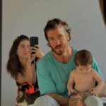 Lysandre Nadeau Instagram – BB a 10 mois 🤍
L’heure du post mensuel a sonné. 

Aujourd’hui, j’ai envie de rendre hommage à toutes les mamans. Soyez fières de vous. Vous faites de votre mieux avec les ressources, les outils et l’aide que vous avez à votre disposition. Je vous admire toutes énormément. 

On apprend à tous les jours. Notre rôle évolue avec nos enfants, c’est comme ça. Tu penses maîtriser quelque chose et le lendemain ton p’tit pou n’a plus le même besoin. Parce qu’il a déjà changé. Il a déjà grandi. C’est correct. On continue de s’adapter. On continue de faire notre possible. 

Hommage aux papas. Hommage aux familles. Hommage aux amis. Hommage au soutien de près ou de loin. Merci de continuer d’aider les mamans, de prendre soin d’elles. 

C’est dans l’aide que nous avons que l’on puise la force d’être la mère que nos enfants méritent. Merci infini. 

Mon bébé, tu mérites le monde. 
Tu es tellement aimé. 
Tellement chéris. 

plus fort 
toujours plus fort 🤍
