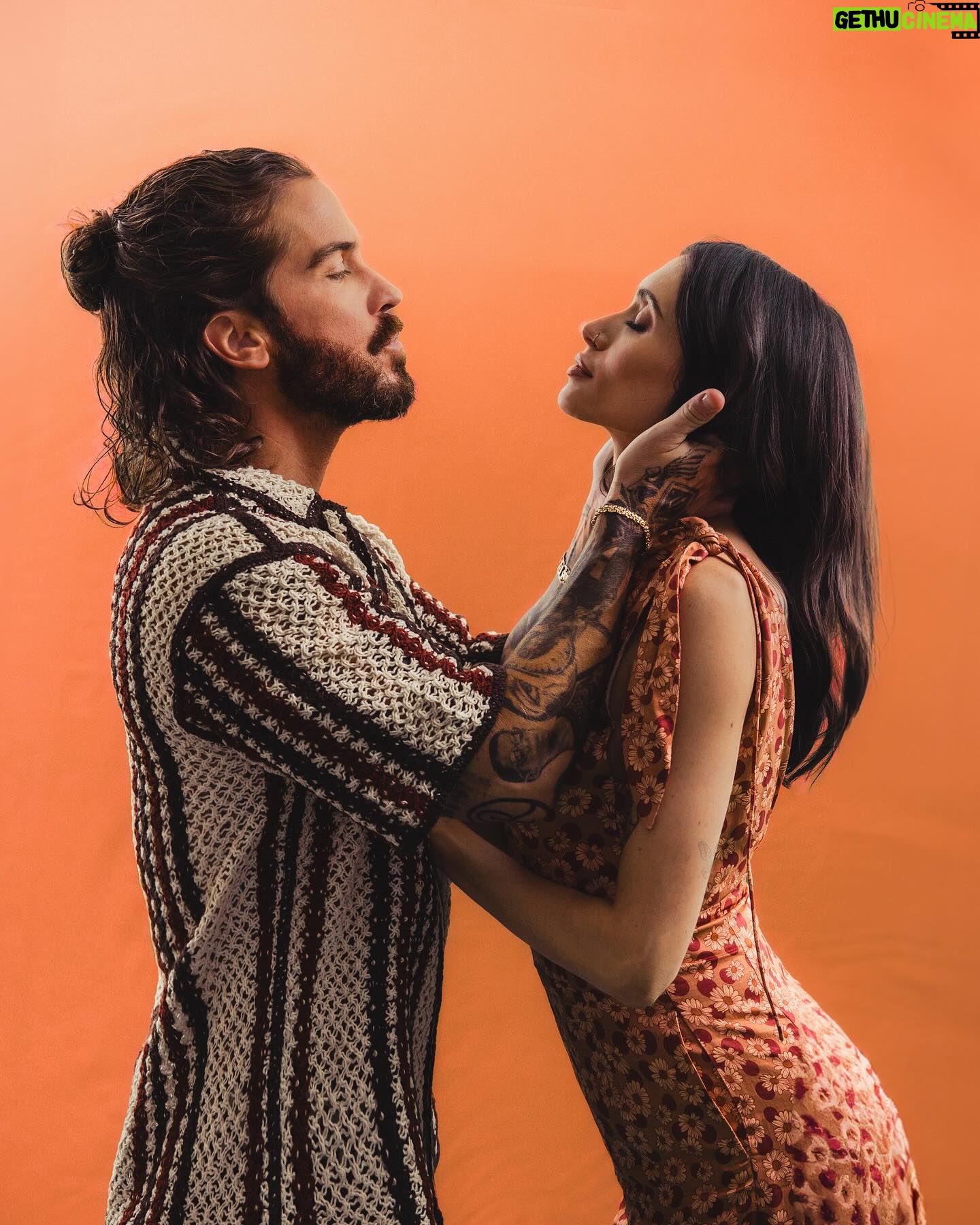 Lysandre Nadeau Instagram - notre nouvelle chanson « parenthèse » disponible partout dès maintenant 🥲 (lien dans la bio) photos @madebymalomtl stylist @styledbynao hair @andrew.gilbertt makeup @beautybyvirginie @coyoterecords