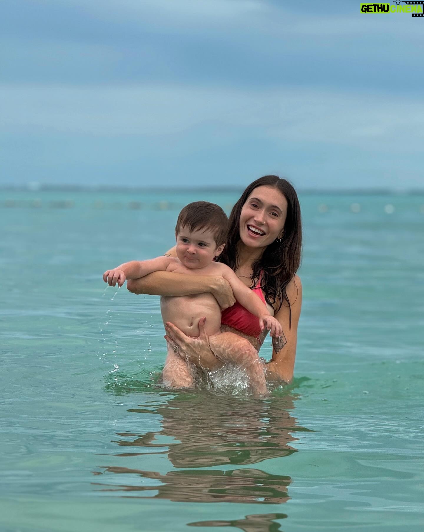 Lysandre Nadeau - 32.6K Likes - je vous confirme que c’était pas tout à fait le même genre de trip qu’à mon dernier tout inclus à Punta Cana en 2017 👹 < 🤱🏻