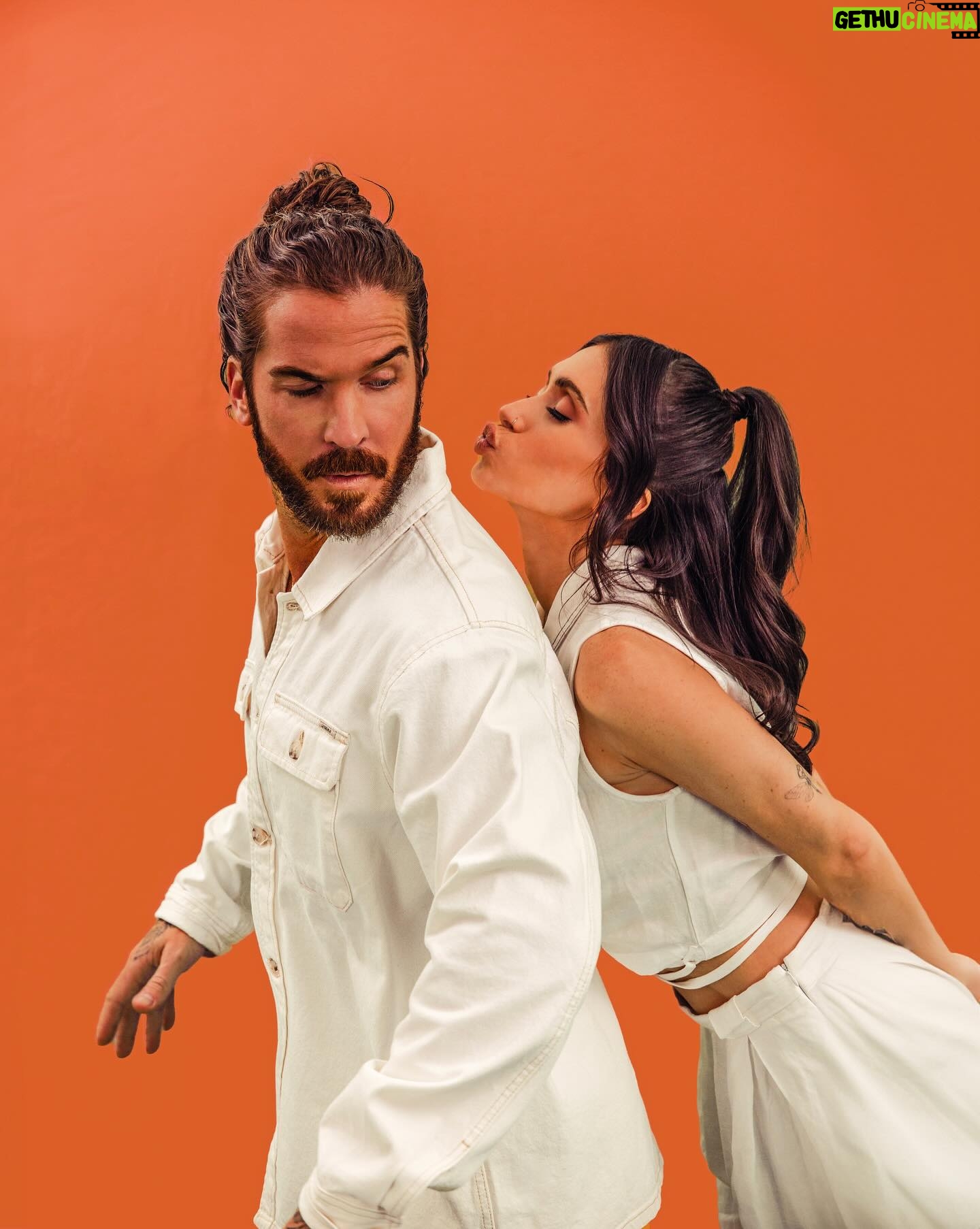 Lysandre Nadeau Instagram - notre nouvelle chanson « parenthèse » disponible partout dès maintenant 🥲 (lien dans la bio) photos @madebymalomtl stylist @styledbynao hair @andrew.gilbertt makeup @beautybyvirginie @coyoterecords