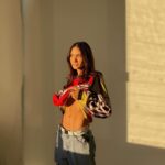 Lysandre Nadeau Instagram – prendre le temps de se feeler des fois c’est important j’pense. en tout cas, peut-être. sûrement même. 

merci mon fiancé de me photographier, c’est gentil