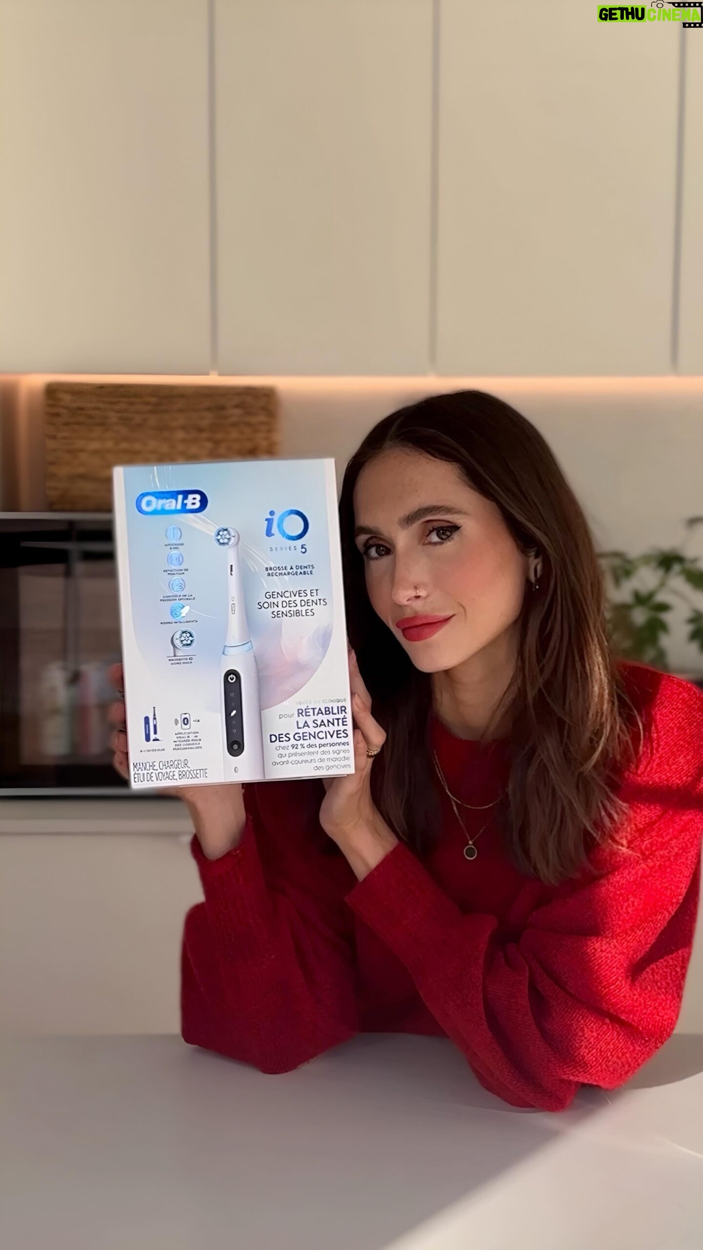 Lysandre Nadeau Instagram - Trouvez le cadeau parfait pour chaque être cher cette saison des Fêtes avec Pharmaprix! Des découvertes technologiques aux essentiels pour recevoir, ils facilitent votre magasinage. Que ce soit en magasin ou en ligne, explorez les exclusivités en édition limitée et vos favoris incontournables. Accumulez des points @PCOptimum sur presque tout et faites briller les yeux de vos personnes préférées! 😌✨🎁 #FêtesPharmaprix #Pharmaprix @Pharmaprix #publicité
