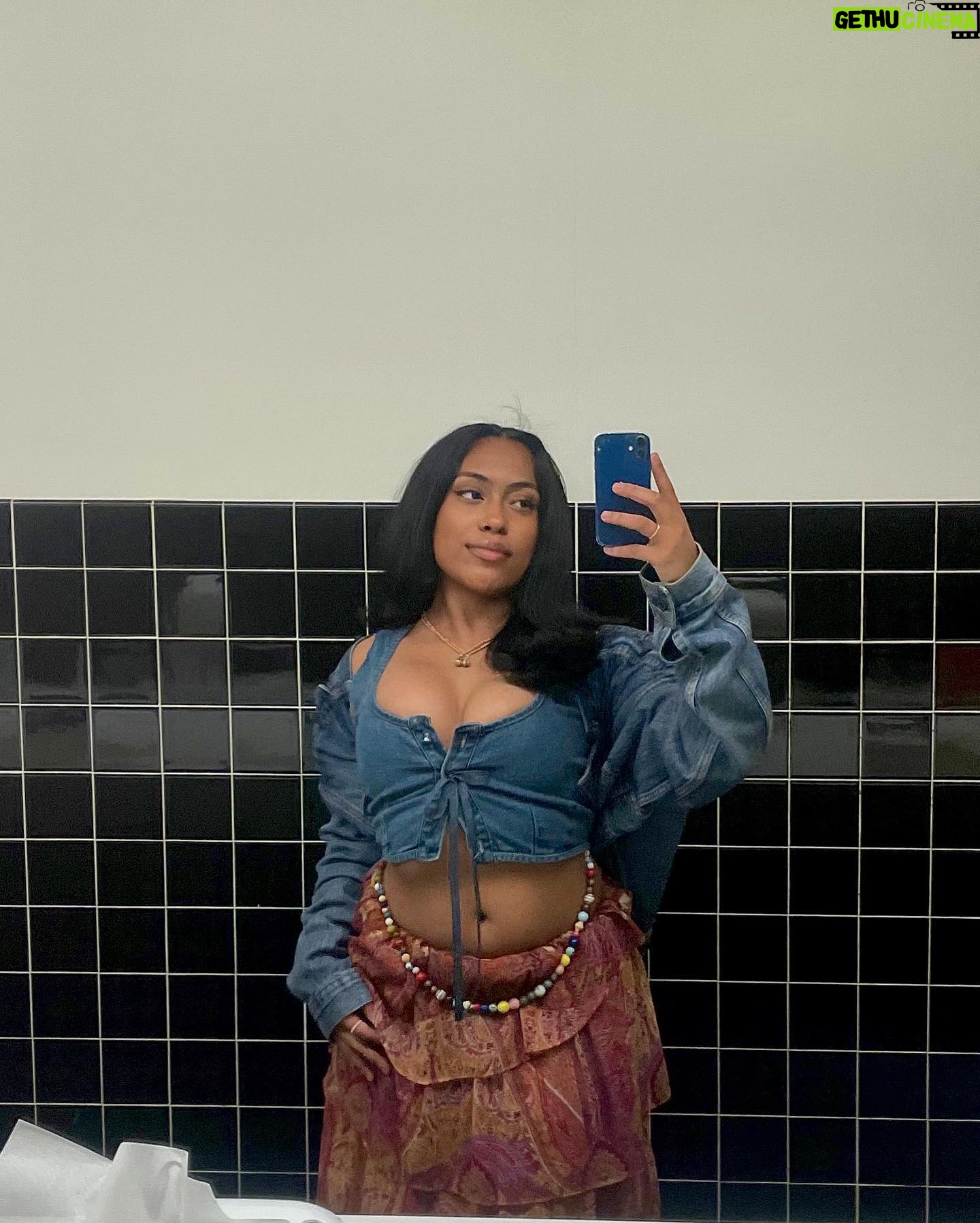 MALAYA - 3.5K Likes - __ __ _____ dropping soon 🖤