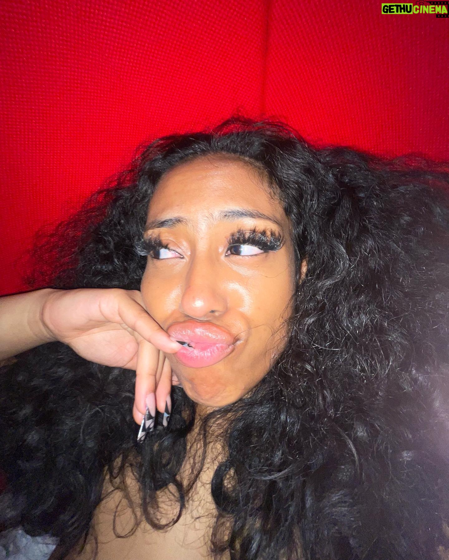 MALAYA - 3.2K Likes - ___ __ _____ dropping soon 🖤