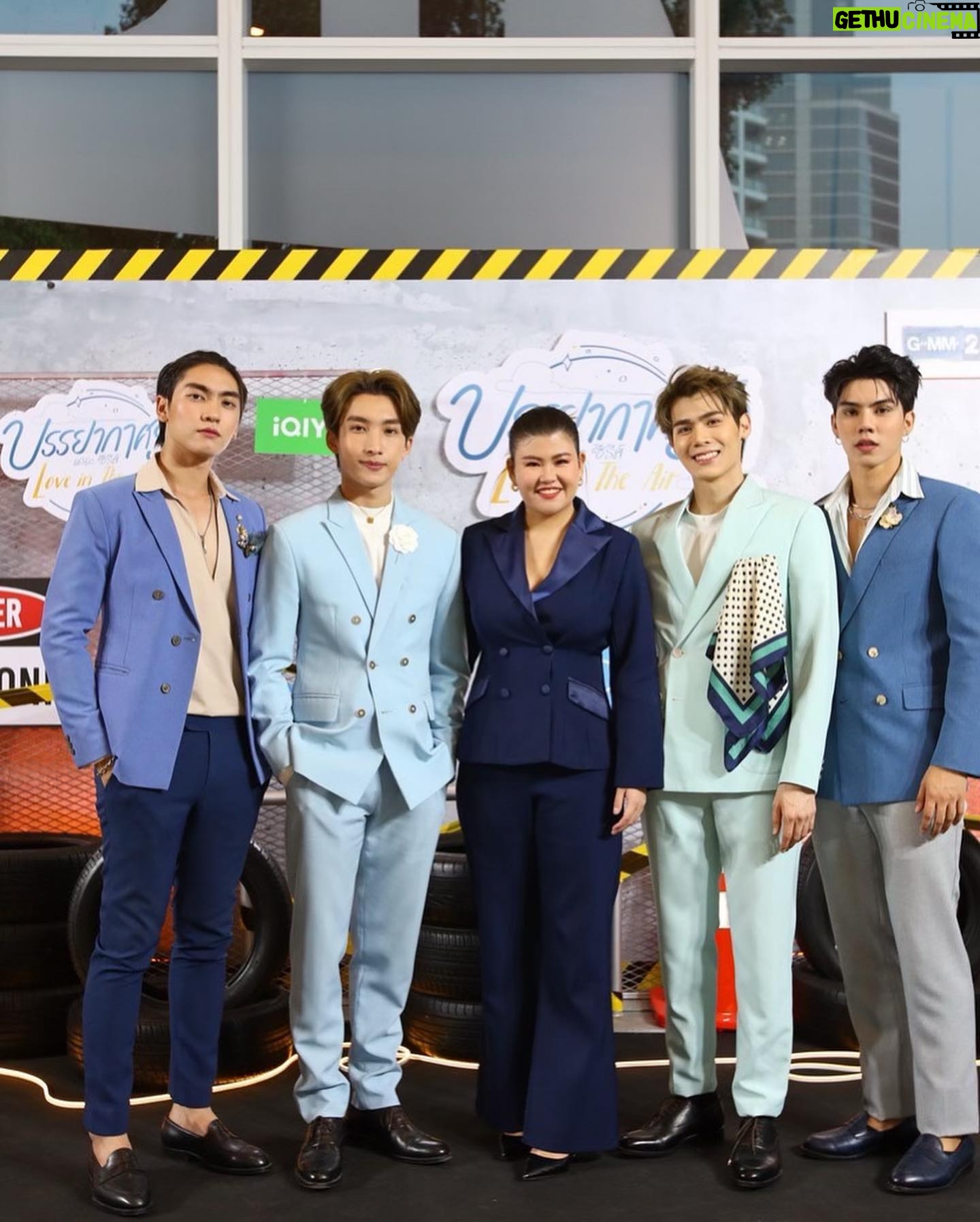 MAME - 5.4K Likes - บรรยากาศรักFirstdate 💙💙💙
งานนี้ต้องขอบคุณทุกคนที่มีส่วนร่วมในการจัดงานดีๆ ครั้งนี้ขึ้น ขอบคุณทีมงาน สื่อมวลชน และแฟนคลับทุกท่านที่มาร่วมงานในครั้งนี้ พวกเราสัญญาว่าจะพยายามให้เต็มที่ในทุกๆ งานค่ะ
และอีกหนึ่งความในใจ ในที่สุด!!! ก็มีรูปลงกับเขาบ้าง 55555
ขอบคุณสไตลิสต์คนเก่งที่เนรมิตรชุดให้ @pphupoom ขอบคุณการบรรจงแต่งแต้มของ @rogy_makeup และผมสวยๆจาก @lek_hair
นอกจากนั้นขอบคุณงานดีๆ จาก @goodtime9.th ด้วยนะคะ
☺️☺️☺️