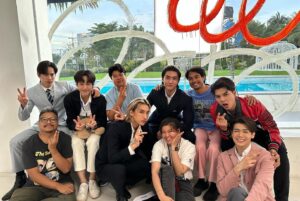 MAME Instagram - คิวงานแต่ง คิวขอแต่งงาน 💍🎂❤️

คิวนี้ไม่ต่างจากจับปูใส่กระด้งเลย แต่ความสนุกคือการได้รื้อคาร์แลกเตอร์ของสี่หนุ่ม พายุ เรน พระพาย สกายกลับมา และทำให้สายลมมีความกล้าที่จะบอกชอบน้ำเหนือ เป็นอีกหนึ่งคิวที่ทำงานสนุกมากเลยจ้า 😆😆😆