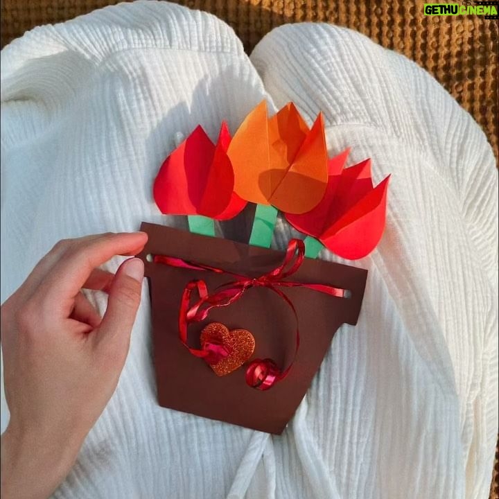 Mária Havranová Instagram - Celý minulý týždeň až do včera bol Noel doma kvôli chorobe a keďže je v našej škôlke momentálne chorá väčšina detí, zrušil sa aj Deň matiek. Dnes, keď som poňho prišla, privítal ma s darčekom a slovami: “To je odomňa pre mňa” 😄