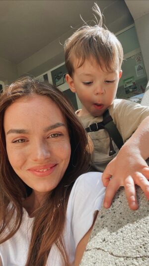 Mária Havranová Instagram - Diali sa veci cez víkend❤️

@adrian.bartalos

Hudba: Ecclesia - Hands & Feet (Feat. Andrew Padilla)