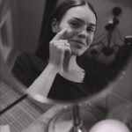 Mária Havranová Instagram - Poznáte dôvody svojej suchej pokožky? Ja asi aj áno. Málo hydratácie, málo tekutín a tvrdá voda. To je také hlavné trio, určite je však ešte viacero faktorov, ktoré to ovplyvňujú. S tvrdou vodou nič nenarobím, na nedostatku tekutín pracujem, no niesom ešte dosť dôsledná. Ale hydratáciu a starostlivosť v podobe kozmetiky XeraCalm A.D., špeciálnej na veľmi suchú až atopickú pokožku už zvládam veľmi dobre. Za krátky čas som sa o nej presvedčila a už som ju dala na odskúšanie aj sestre pre jej deti, lebo majú veľmi suchú tváričku a suché fľaky po tele a už po dvoch dňoch mi povedala, že zabral a zlepšilo sa to👏🏼. Ak ste sa s kozmetikou XeraCalm A.D. od @avene_czsk stretli aj vy, napíšte mi do komentára svoju skúsenosť :) #Avene#XeraCalm#spolupraca