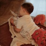 Mária Havranová Instagram - Ráno❤️ Náš tatinko chodí veľmi skoro do roboty a nestíhame sa, preto zvykne Noelovi kresliť zvieratká a necháva ich na stole, kde si ich ráno nájde a veľmi sa teší. Stal sa už z toho veľmi pekný zvyk❤️ #malickosti