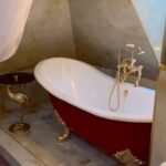 Märtha Louise Instagram - Det mest fantastiske hotellet åpenbarte seg i Bergen, det franskinspirerte @hotelcharmante var en enormt positiv overraskelse. Har du ikke vært der, kom innom når du er i Bergen. Vi er helt over oss. Så gjennomført, så fantastisk fransk, så stilrent. For et hotell!! Vi gleder oss til workshop i morgen. Kommer du? #ikkereklamebareveldigfornøyd