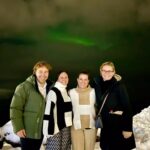 Märtha Louise Instagram - Annonse/ Førjulstemning hos Vakre Vene i Harstad. Den tidlige avgangen i dag tidlig med fly var plutselig helt grei når vi kom opp i nord. Her var det snø på trærne, Nordlys og hjertevarme mennesker. Hést ❤️ Nord-Norge også. 🥰
