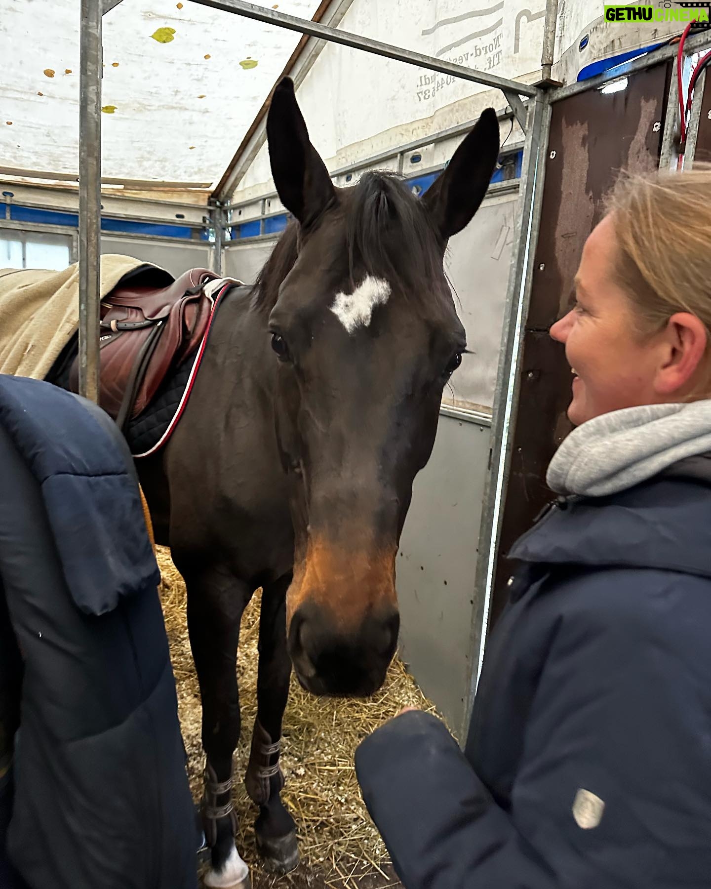 Märtha Louise Instagram - The horses have been great this weekend. The Indoor Norwegian Championship didn’t go quite our way with one down in each round, but we congratulate the winners whole heartedly: @amalielitland 🥇 @siri.endresen_ 🥈 @martinebsk 🥉 👏🇳🇴👏🇳🇴