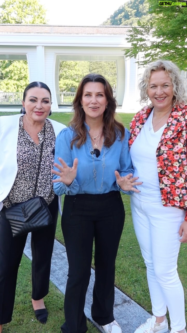 Märtha Louise Instagram - Arendal, er dere klare for live podcast 11.06 19:00 på Barbu Scene? Bli med på en reise mot personlig vekst og emosjonell oppvåkning med hemmelig gjest!! Gjesten blir avslørt fredag kveld. Hint: Gjesten har tatt Norge med storm de siste månedene med sin guddommelige stemme🙏🏼 Klarer du gjette hvem det er? Billetter kan kjøpes på hjemmesiden vår heartsmart.no (link i bio)