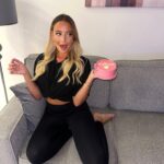 Mélissa Sbenn Instagram - J’ai vraiment fait un shoot avec mon gâteau 😅