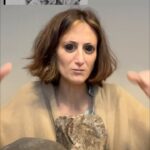 Mónica Antonópulos Instagram - Después del éxito a” el pescado pescado “ vuelve Mariquita con El peso del peso . Volumen 2. Crees que tu cuerpo no carga el peso de tus no decisiones ? Cuánto peso andas cargando ? Mariquita te acompaña para que tu vida sea más liviana y menos pesada . Atiendo consultas online .😉✅